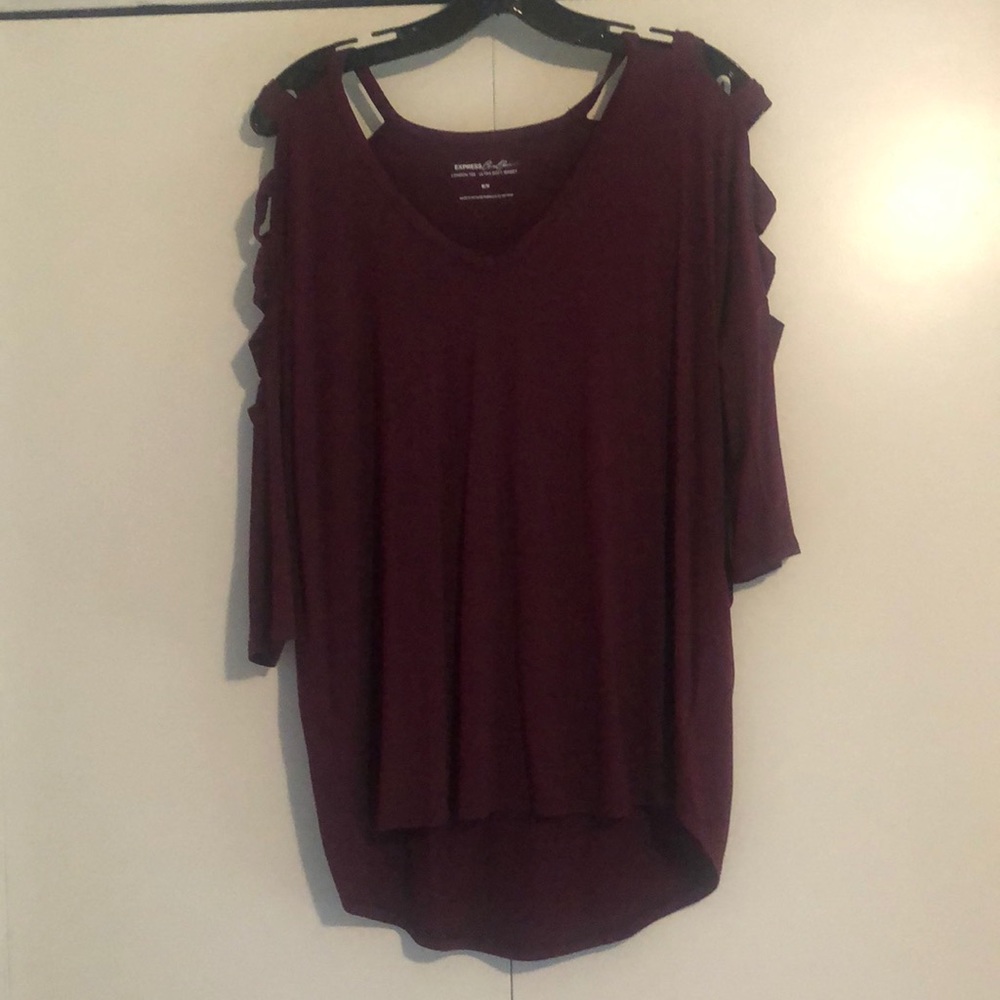 Express London Tee - NWT - Maroon - size M